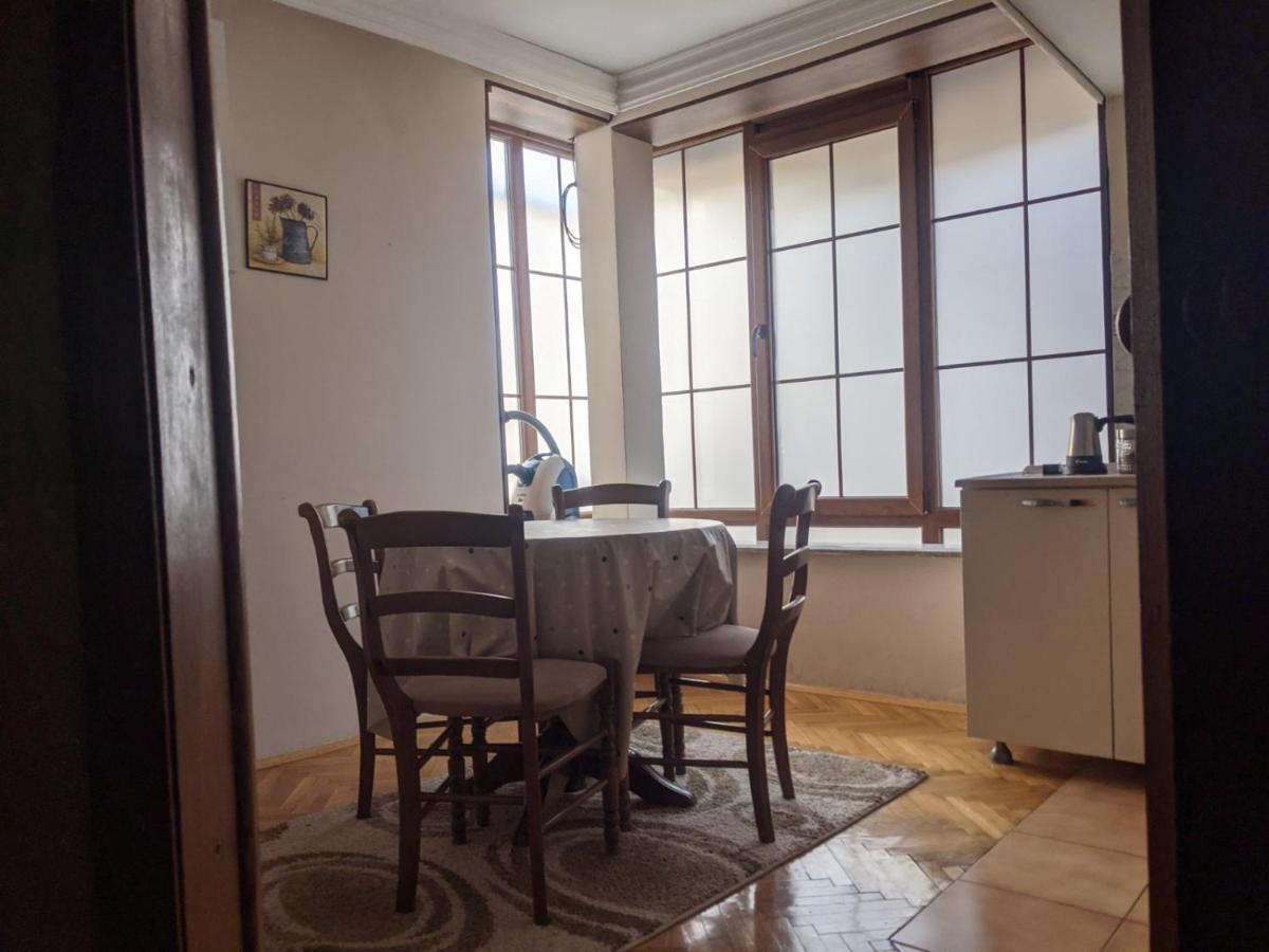 Central Apartment With City View พริเซรน ภายนอก รูปภาพ