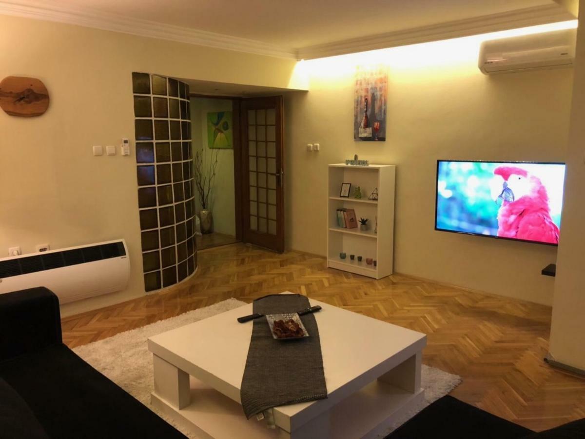 Central Apartment With City View พริเซรน ภายนอก รูปภาพ